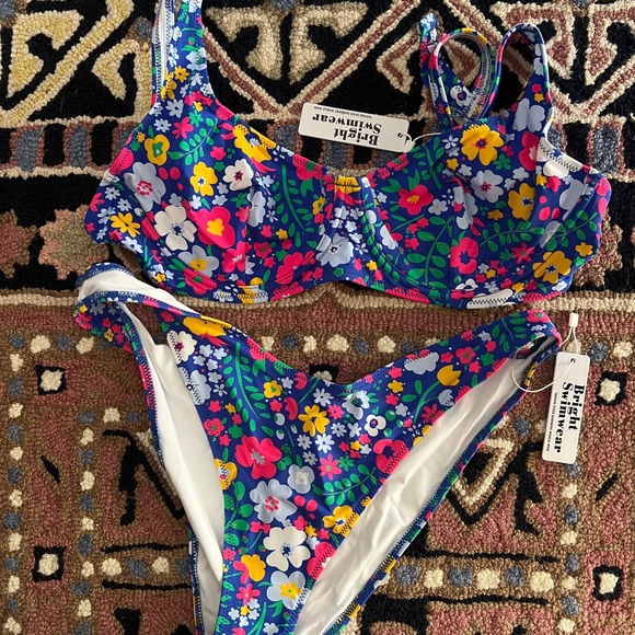 Bright swimwear Capri top and bottom (set) Flower Garden - Picture 5 of 9